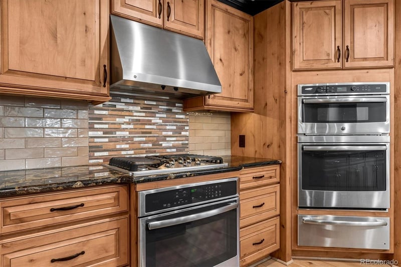 930 Reed Ct, Lakewood, CO 80214