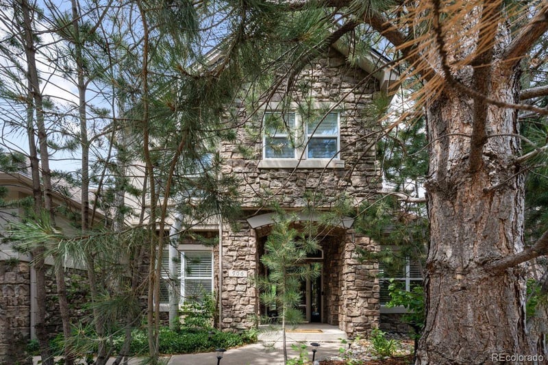 906 Greenridge Ln, Castle Pines, CO 80108
