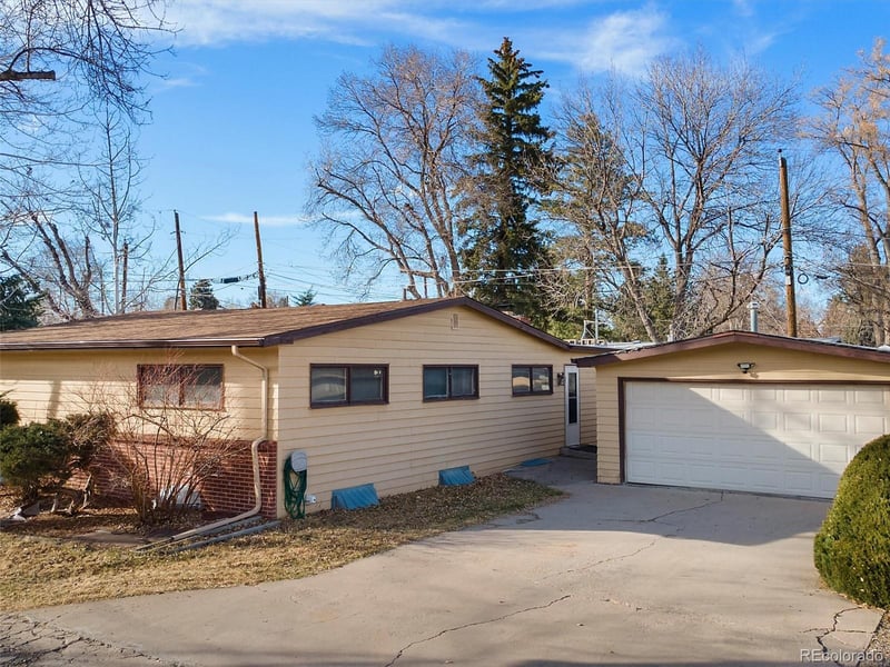 2560 Brentwood St, Lakewood, CO 80214