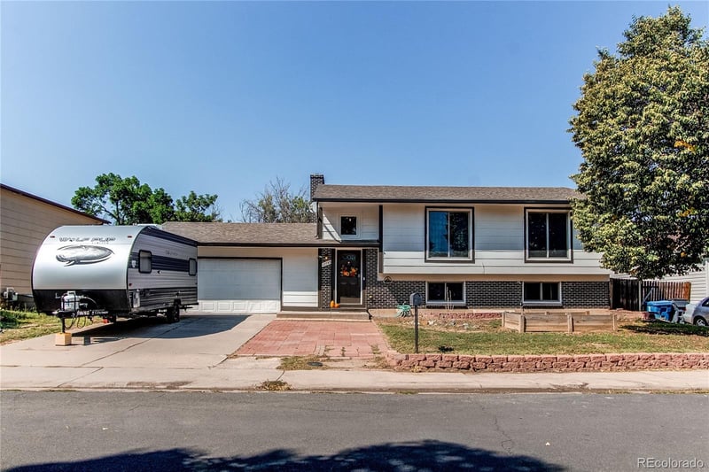 17753 Colorado Dr, Aurora, CO 80017