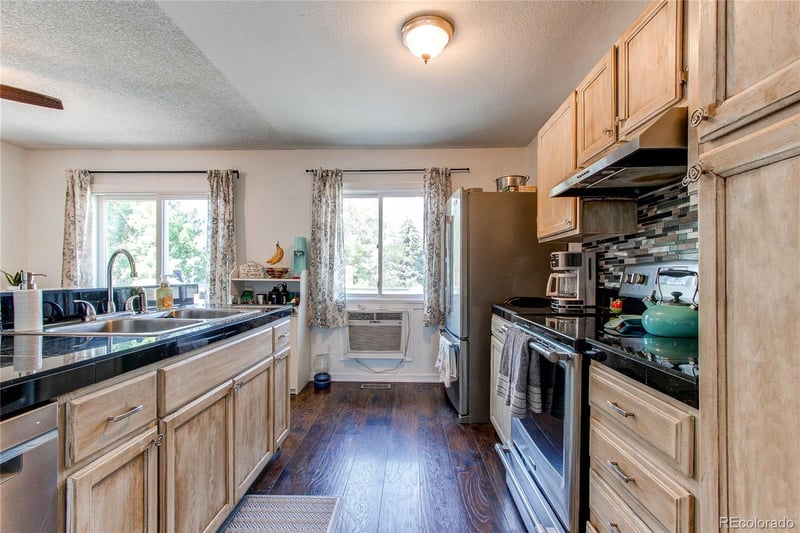 17753 Colorado Dr, Aurora, CO 80017