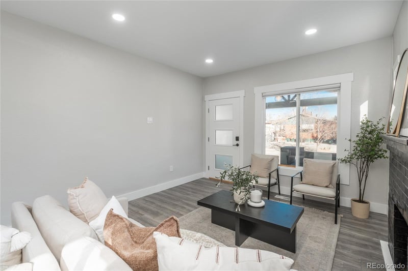 2339 S Acoma St, Denver, CO 80223