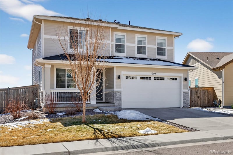 949 Undergrove Way, Aurora, CO 80018