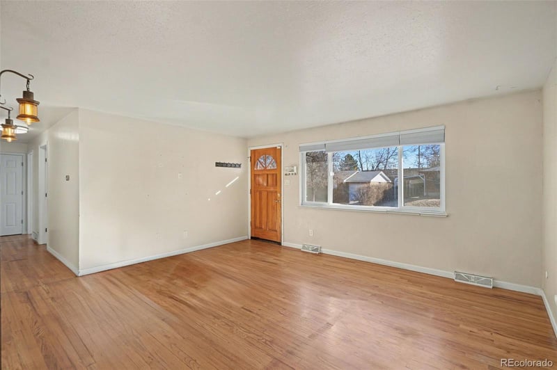 5475 Lakeview St, Littleton, CO 80120