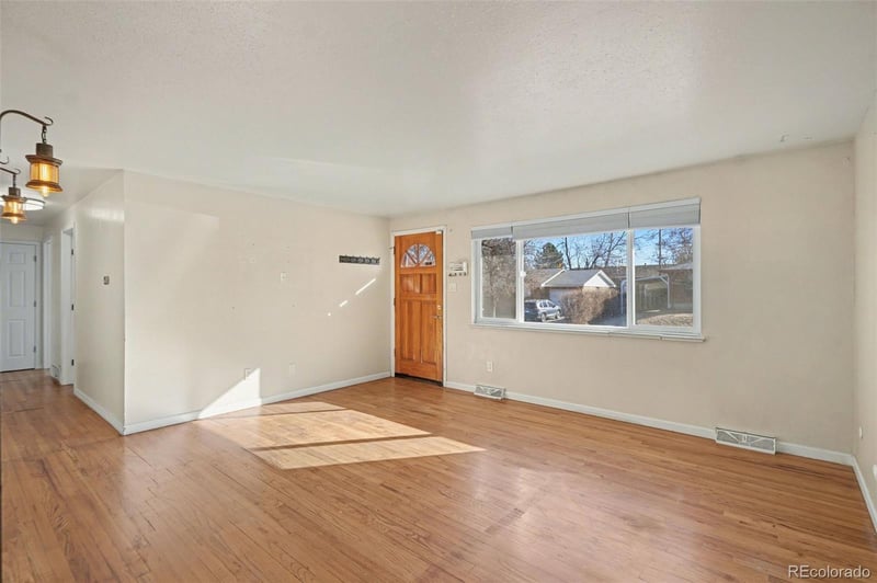 5475 Lakeview St, Littleton, CO 80120