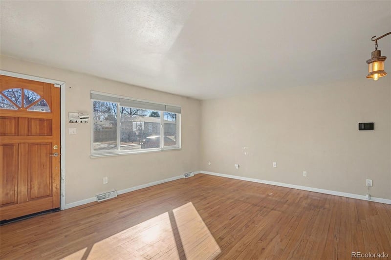 5475 Lakeview St, Littleton, CO 80120