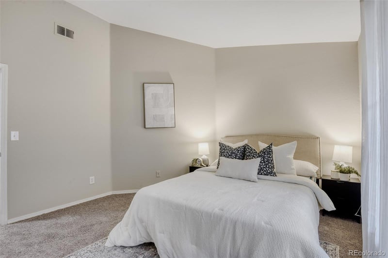 8693 E Dry Creek Rd #922, Centennial, CO 80112