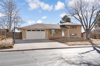 960 Arbutus St, Lakewood, CO 80228