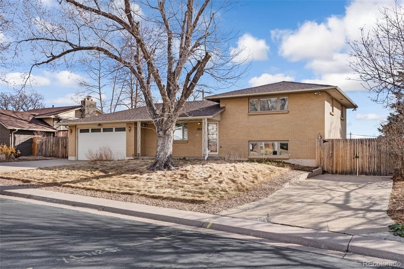 960 Arbutus St, Lakewood, CO 80228