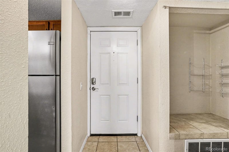 9867 Peakview Ave #E06, Englewood, CO 80111