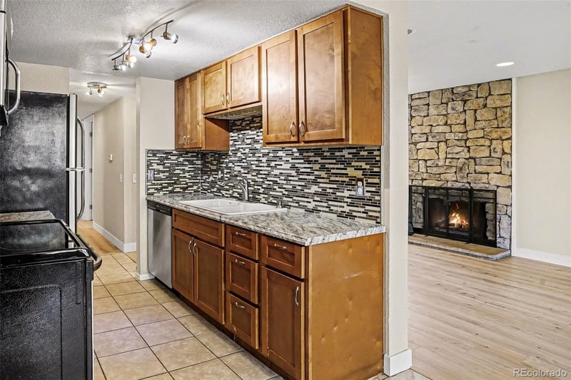 9867 Peakview Ave #E06, Englewood, CO 80111