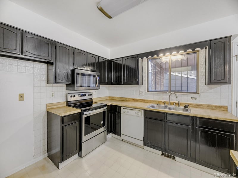 446 Balsam St, Lakewood, CO 80226