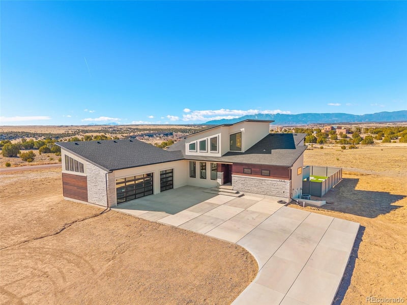 5425 Schaefer Ln, Pueblo, CO 81004