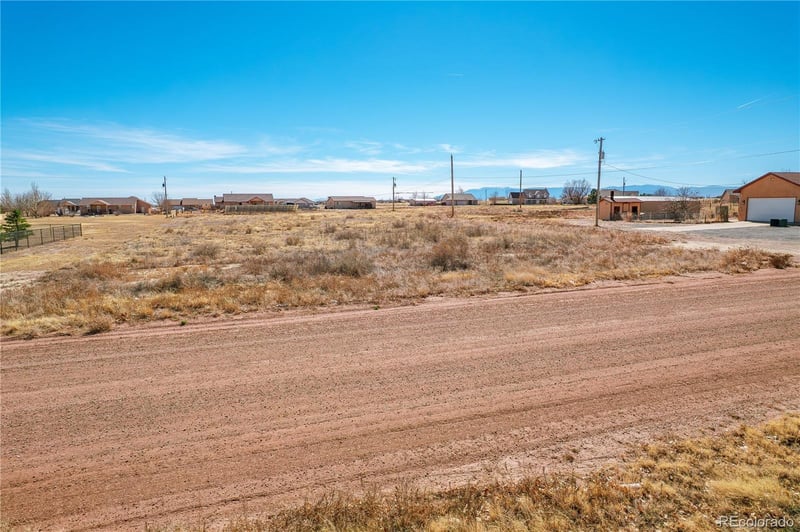 1464 Gem Dr, Pueblo, CO 81007