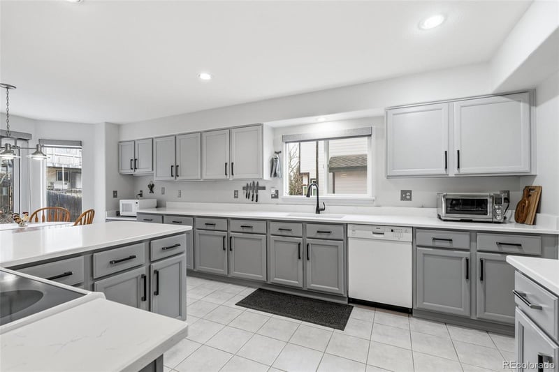 16498 Ellsworth Dr, Golden, CO 80401