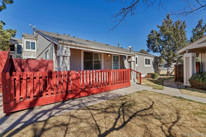 15396 E Temple Pl, Aurora, CO 80015