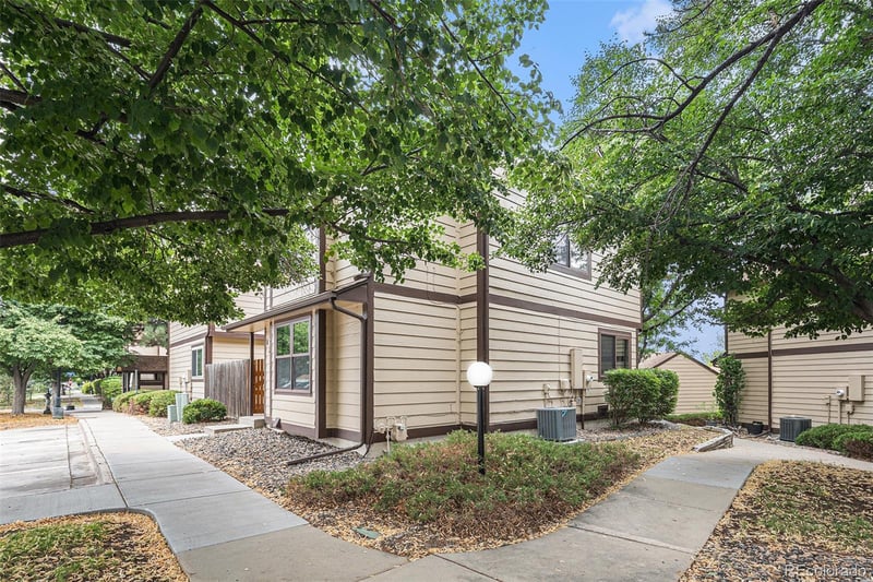 1701 Pitkin St, Aurora, CO 80017