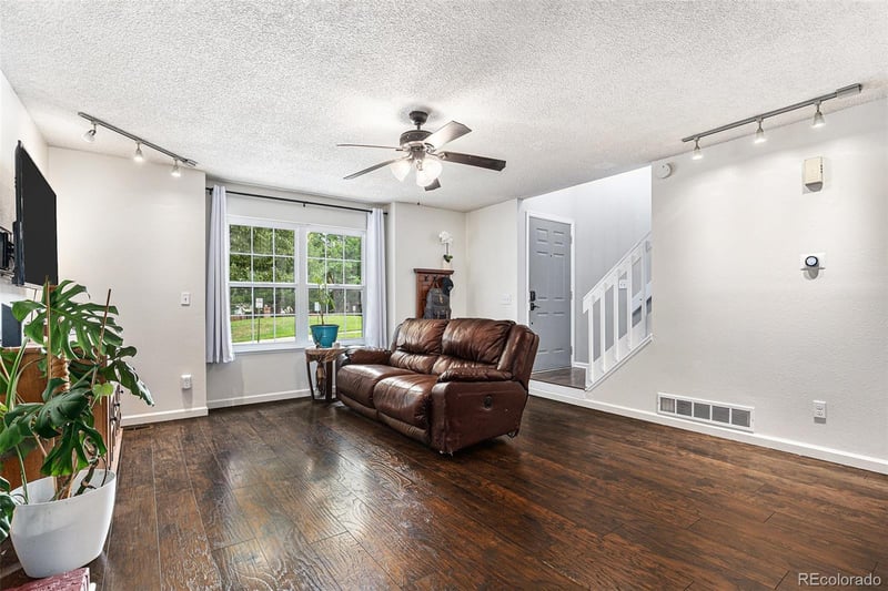 1701 Pitkin St, Aurora, CO 80017