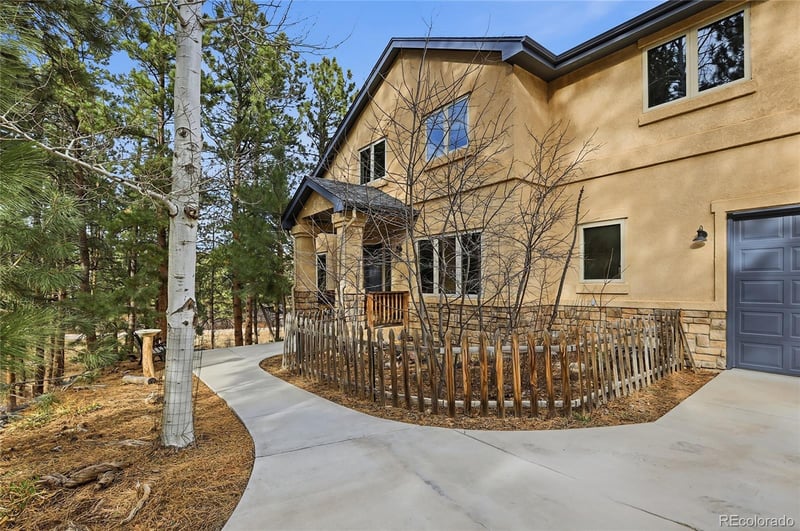 4163 Cheyenne Dr, Larkspur, CO 80118