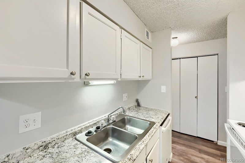 280 E Highline Cir #102, Centennial, CO 80122