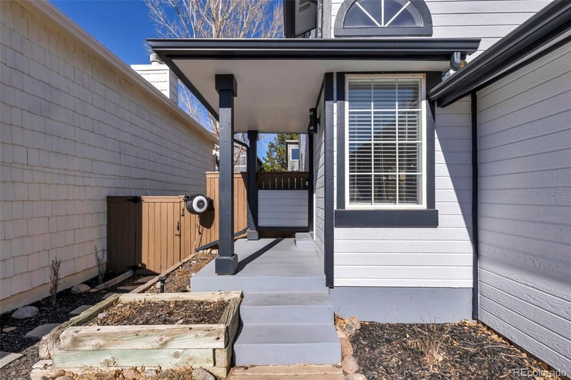 581 Longfellow Ln, Highlands Ranch, CO 80126