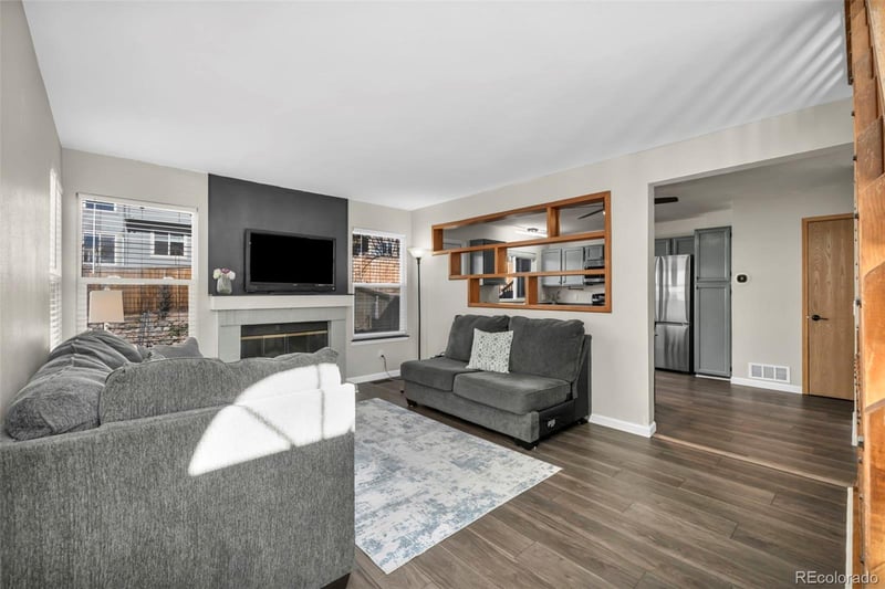 581 Longfellow Ln, Highlands Ranch, CO 80126