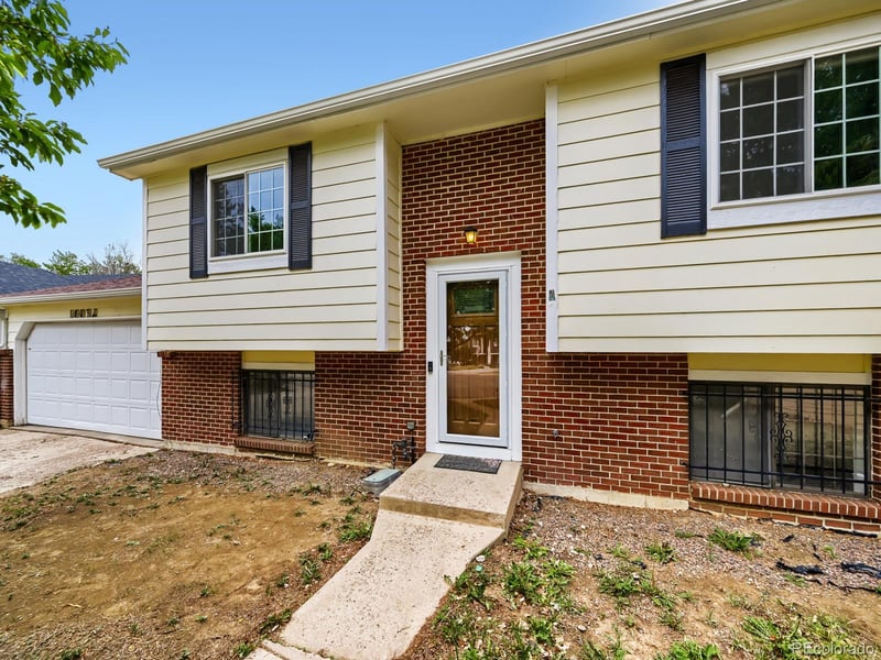 18032 Loyola Pl, Aurora, CO 80013
