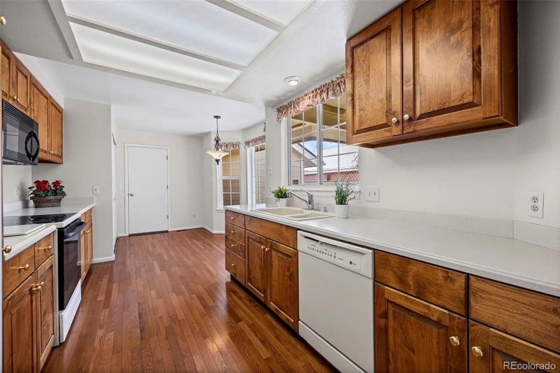 8233 High Ct, Centennial, CO 80122