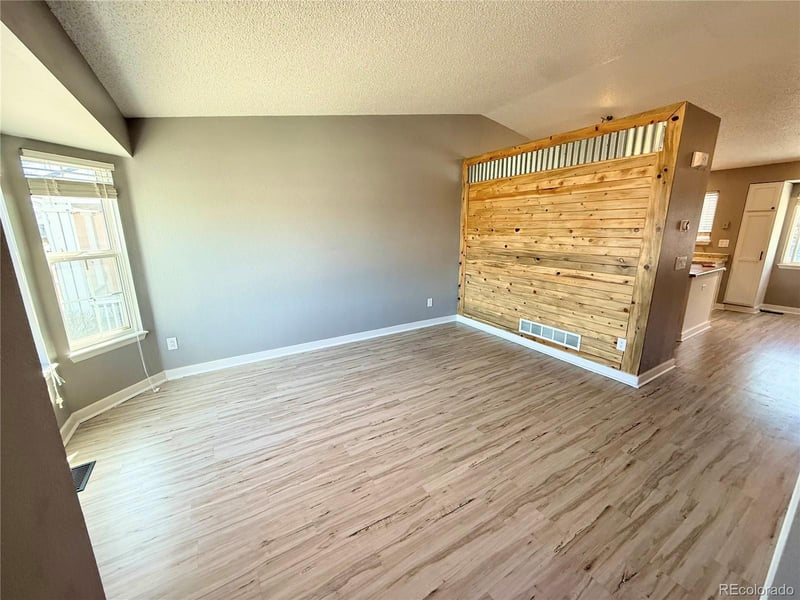 5559 Killarney St, Centennial, CO 80015