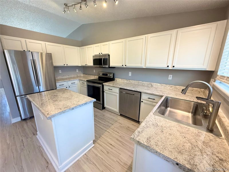 5559 Killarney St, Centennial, CO 80015