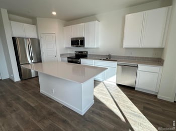 3940 Pinnacles Ct, Evans, CO 80620