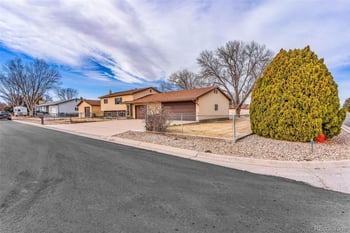 25451 Parkview Dr, Pueblo, CO 81006