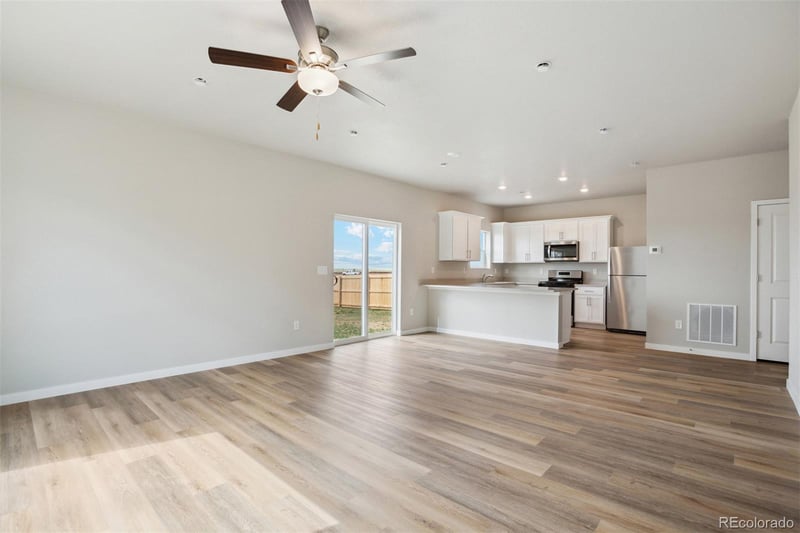 48200 Shetland Dr, Bennett, CO 80102