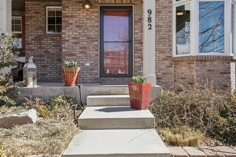 982 Roslyn St, Denver, CO 80230