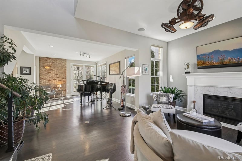 982 Roslyn St, Denver, CO 80230