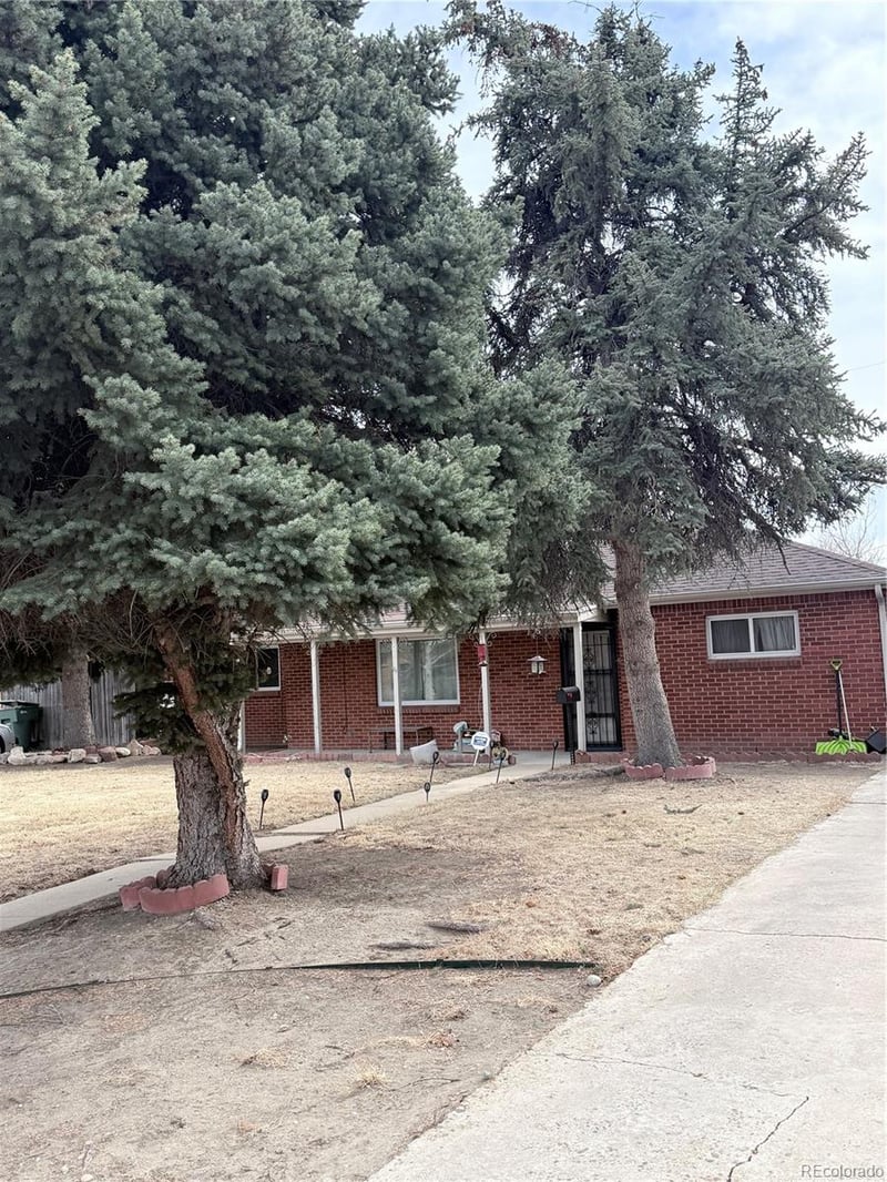 1050 Russell Blvd, Thornton, CO 80229