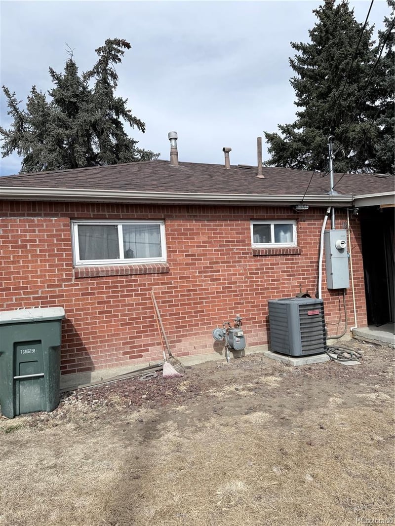 1050 Russell Blvd, Thornton, CO 80229