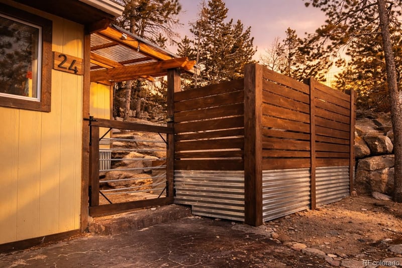 24 Signal Rock Rd, Golden, CO 80403