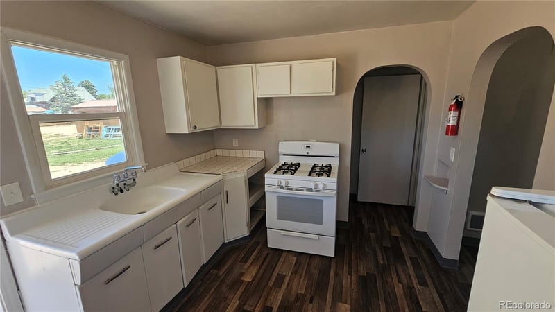 351 2nd St, Akron, CO 80720