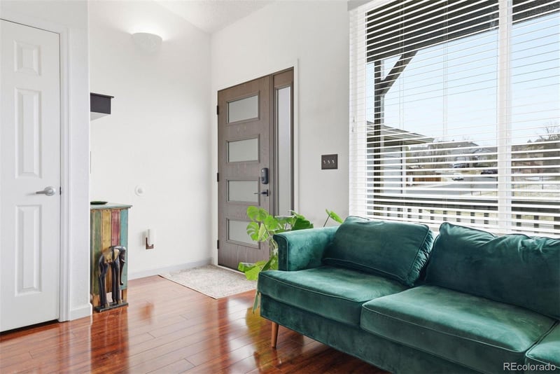 5493 Versailles St, Aurora, CO 80015