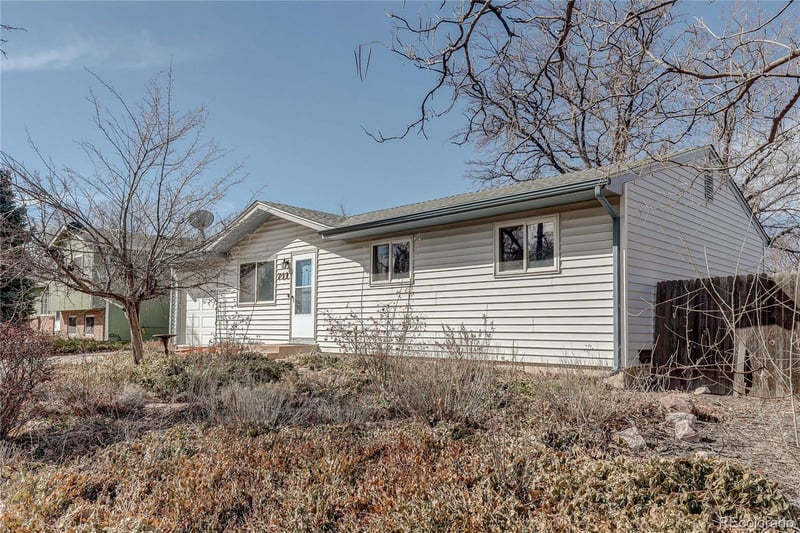 711 Moline St, Aurora, CO 80012