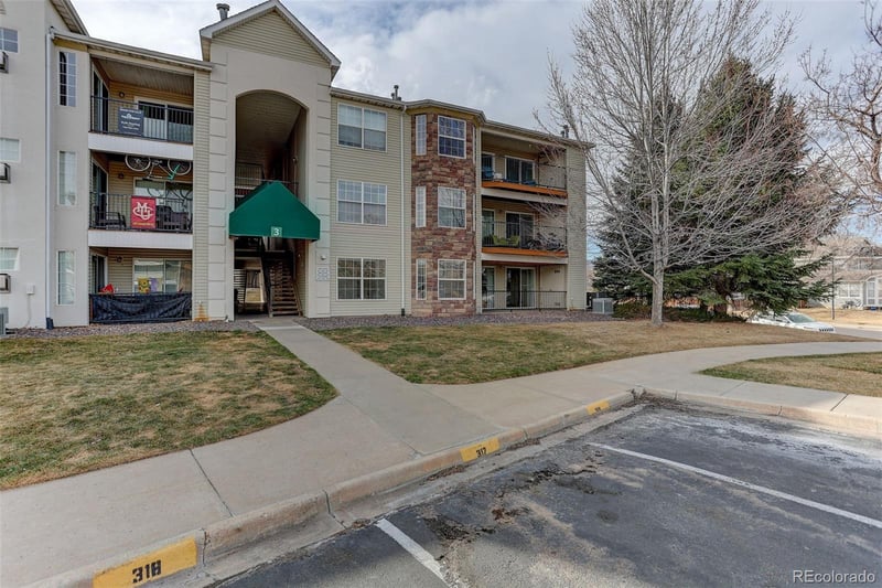 5667 Urban St #102, Littleton, CO 80127