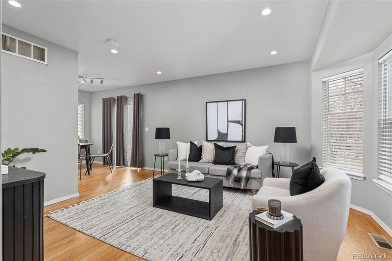 17072 Wyoming Dr, Aurora, CO 80017