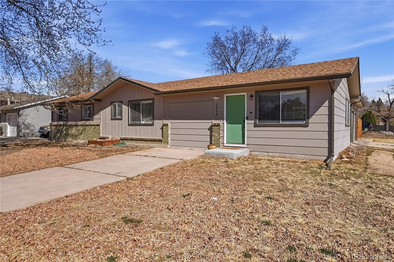 1090 Newark St, Aurora, CO 80012