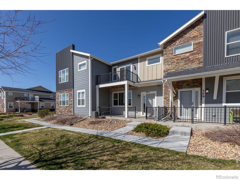 751 Grandview Mdws Dr, Longmont, CO 80503