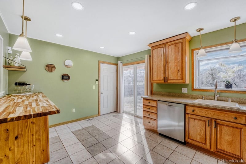 2159 Kittredge Way, Aurora, CO 80013