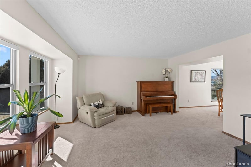 925 Wuthering Heights Dr, Colorado Springs, CO 80921