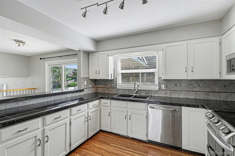 5494 Hinsdale Cir, Centennial, CO 80122