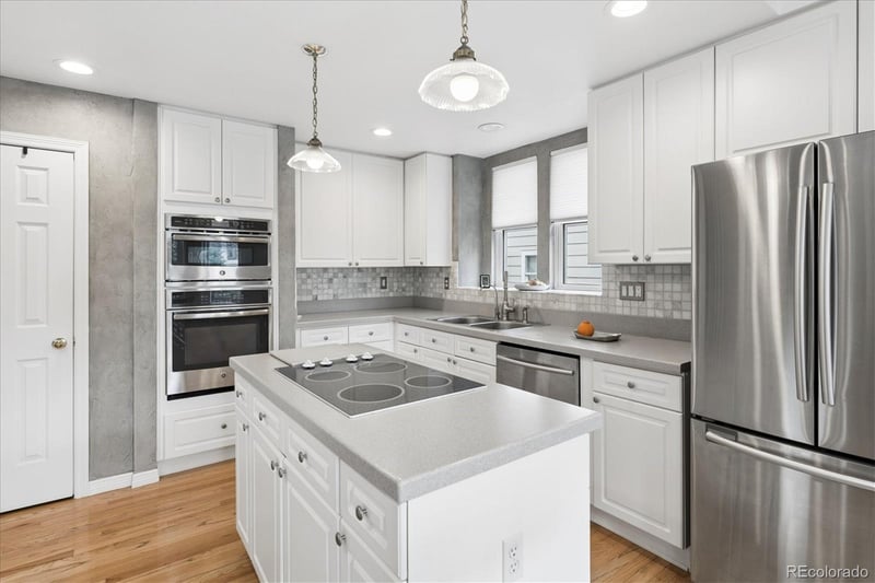 9601 E Caley Cir, Englewood, CO 80111