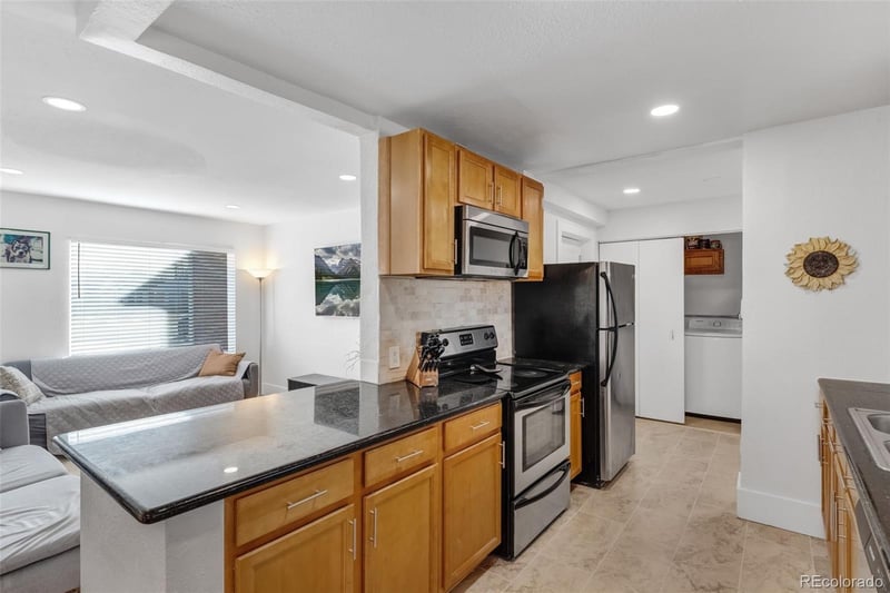 2885 Oneida St, Denver, CO 80207